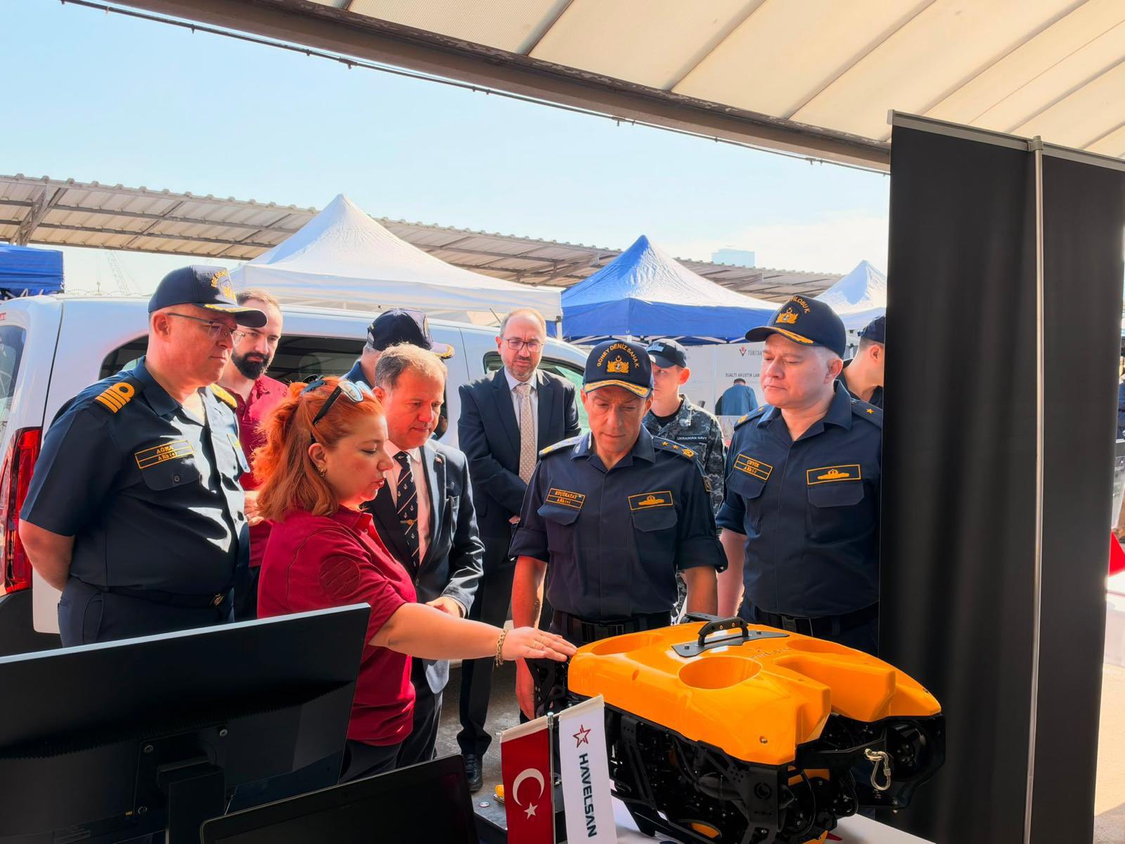 Alsancak Limanı'ndaki savunma sanayii sergisi
