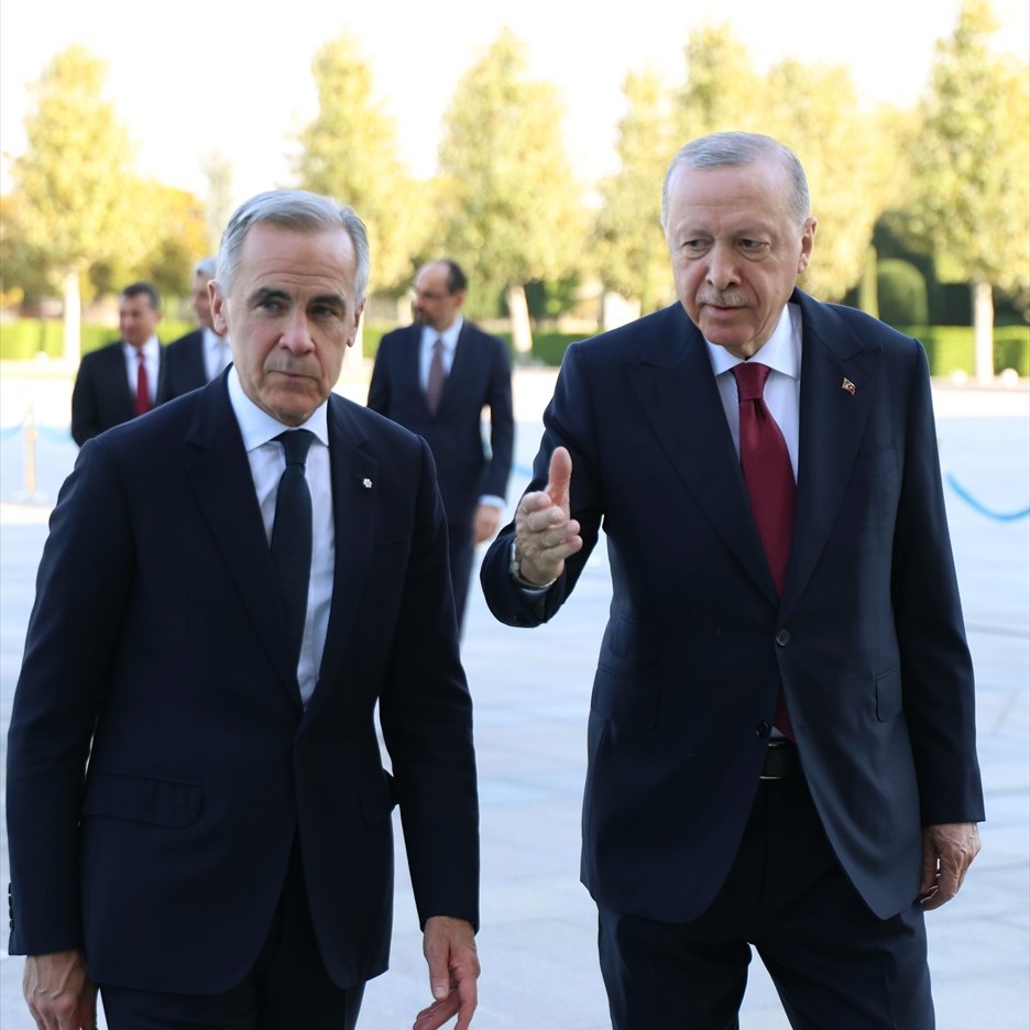 Erdoğan ve Carney Külliye'de birlikte yürüyor