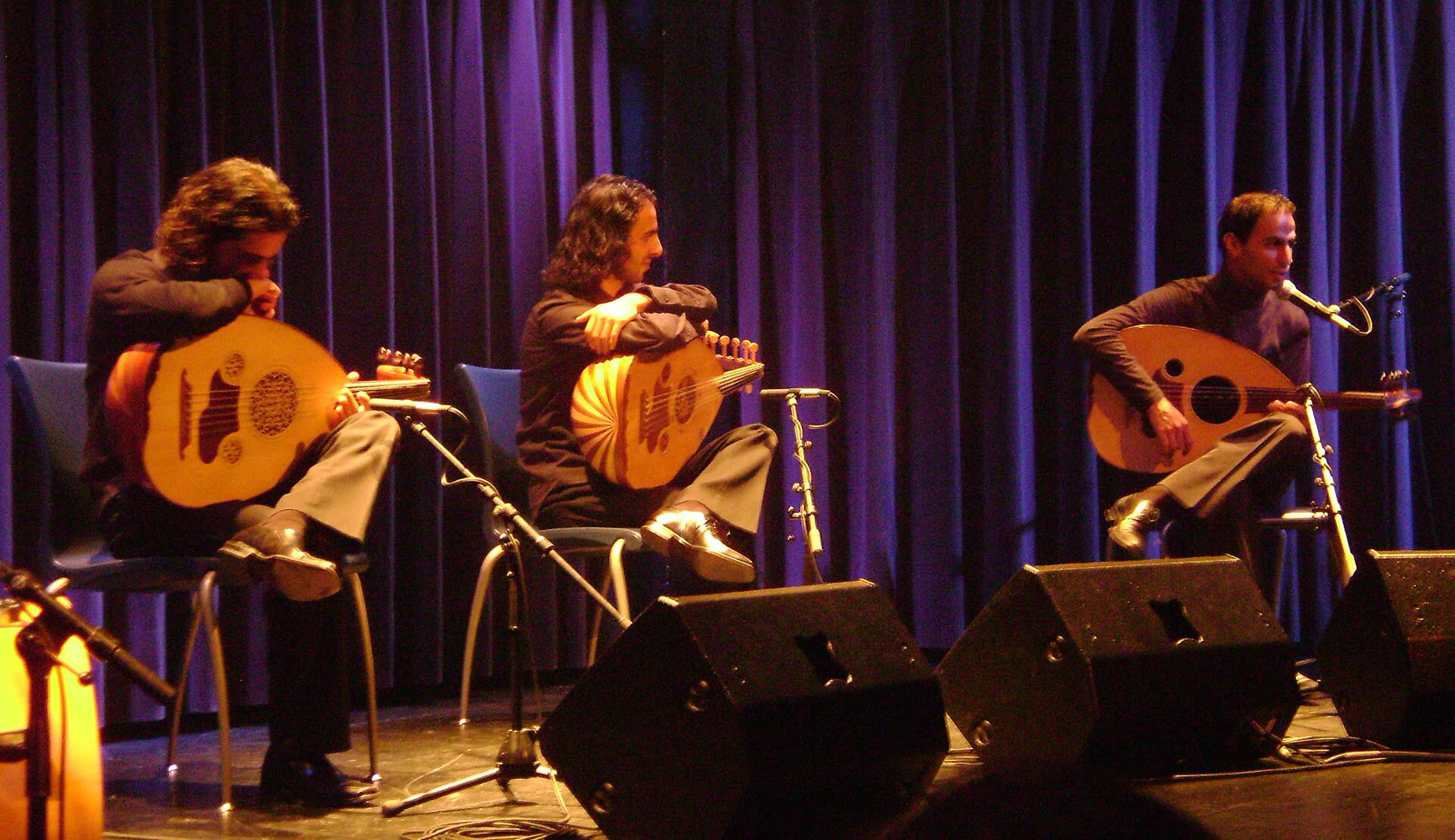 Udi kardeşler Samir, Wissam ve Adnan Cibran sahnede (2008, arşiv)
