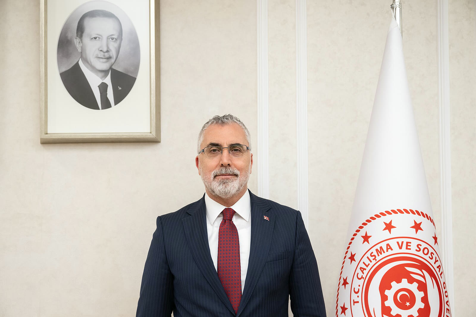 Çalışma ve Sosyal Güvenlik Bakanı Vedat Işıkhan (arşiv)