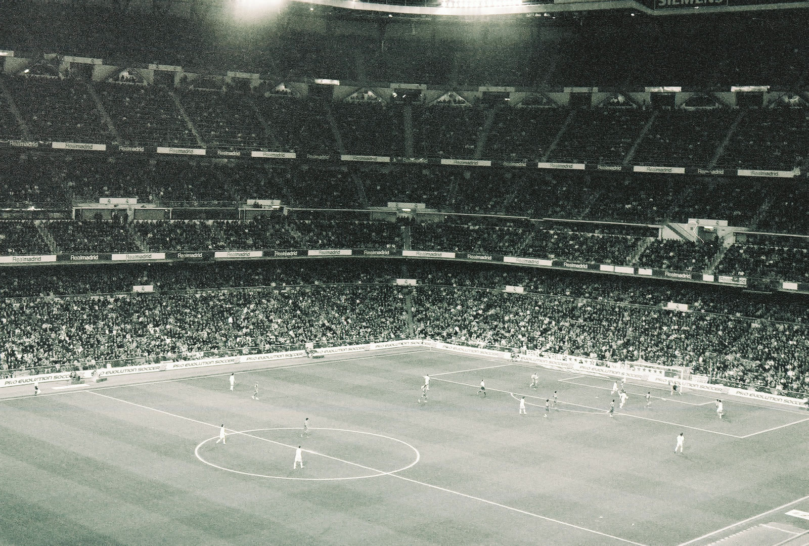 Real Madrid'in Santiago Bernabéu Stadı (arşiv)