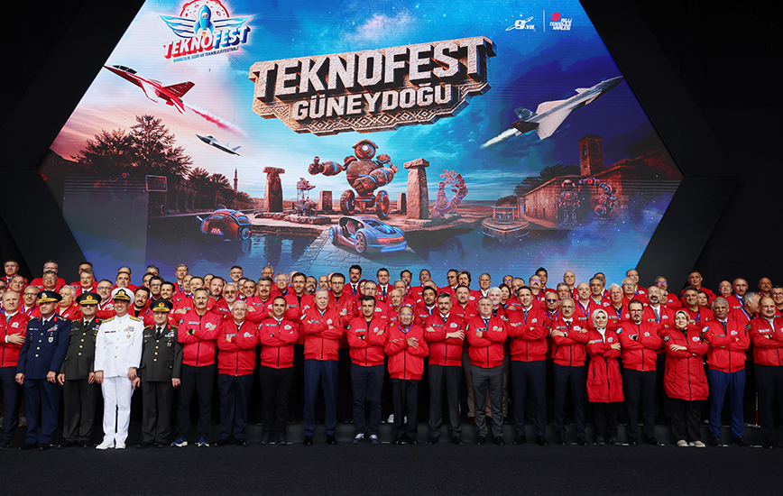 TEKNOFEST Güneydoğu sahnesinde toplu fotoğraf
