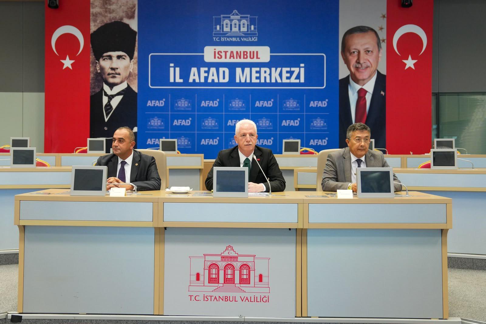 İstanbul Valisi Davut Gül toplantıya başkanlık etti