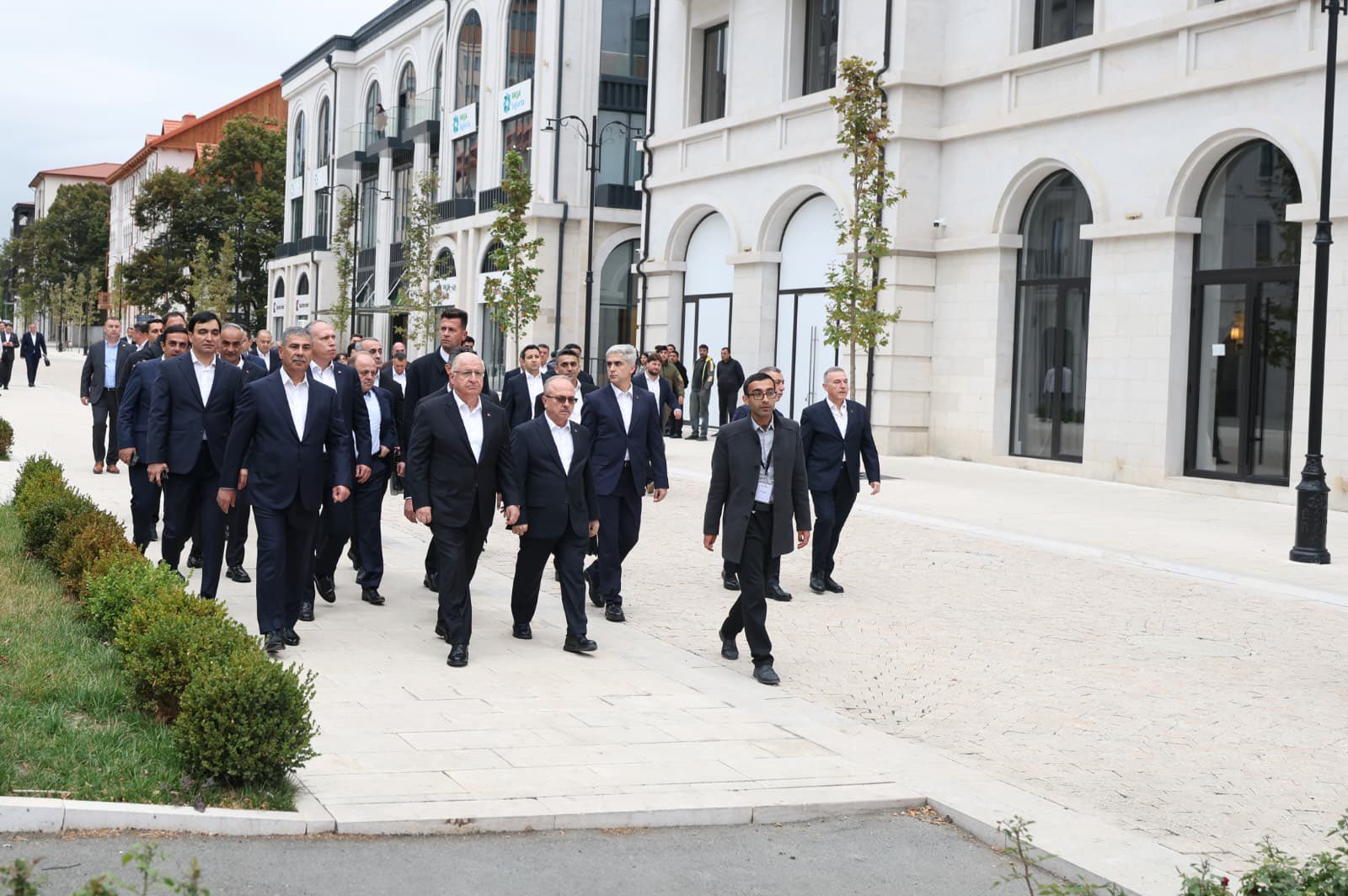 Üç ülkenin savunma bakanları ve heyetleri Şuşa'da