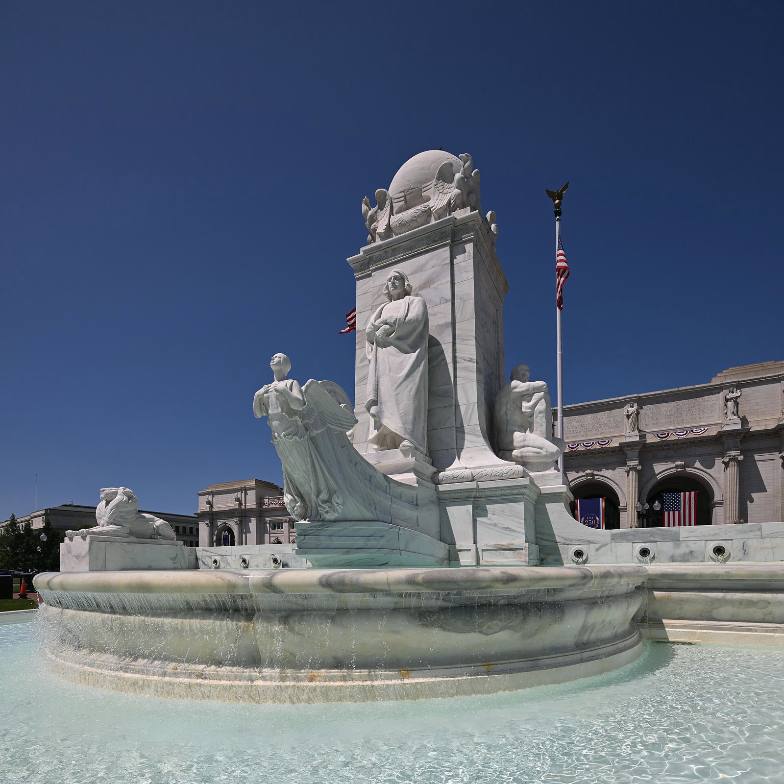 Washington'da Union Station önündeki yenilenen Kolomb Çeşmesi (2026)