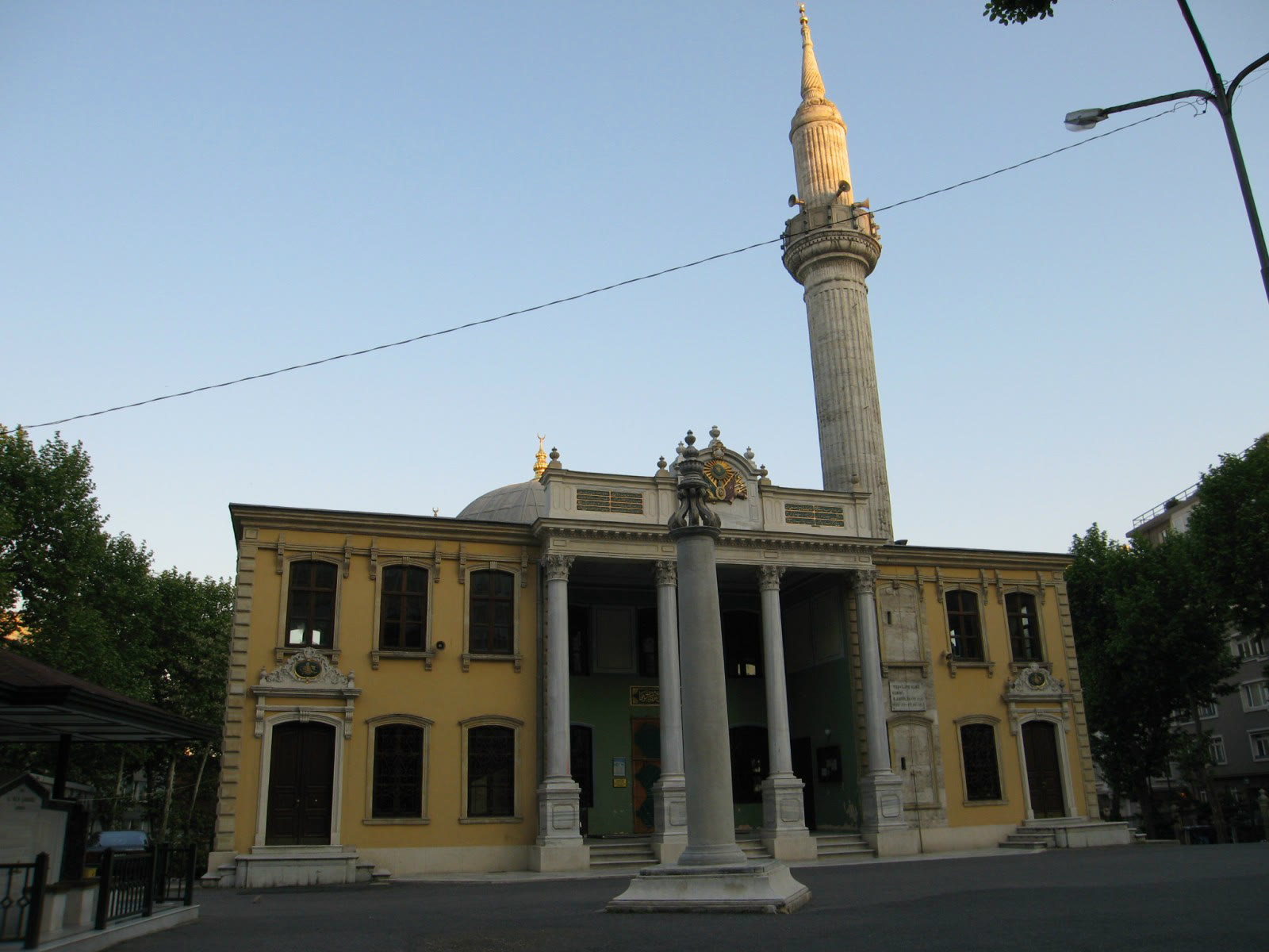 Cenaze namazının kılınacağı İstanbul'daki Teşvikiye Camii (arşiv)