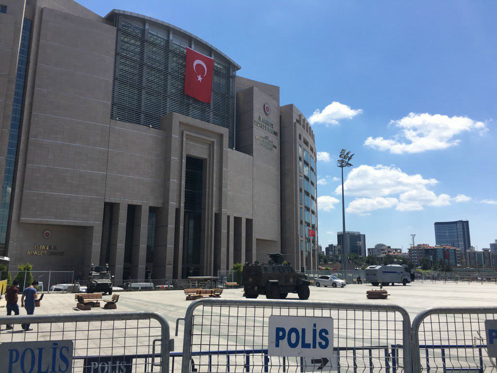 Çağlayan Adliyesi önünde güvenlik önlemleri (arşiv)