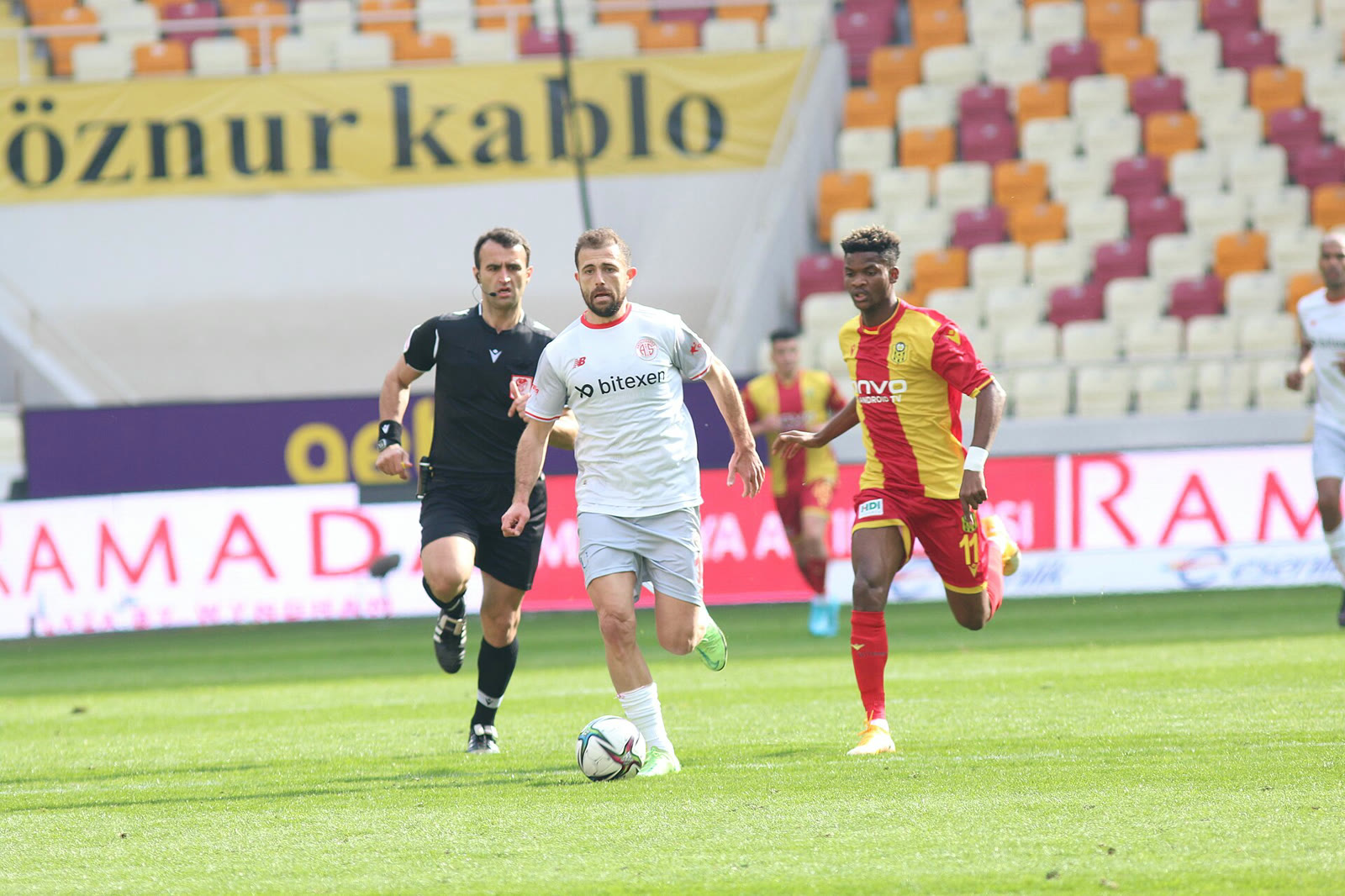 Süper Lig maçında bir hakem (arşiv)