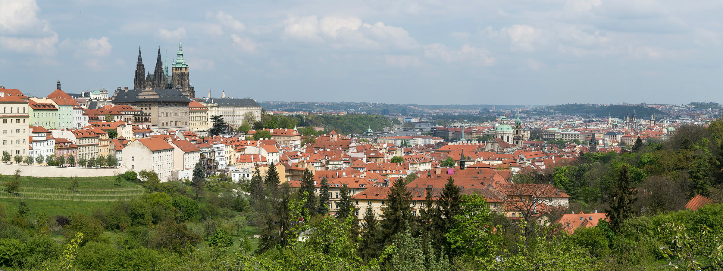 Petřín tepesinden Prag manzarası (arşiv)