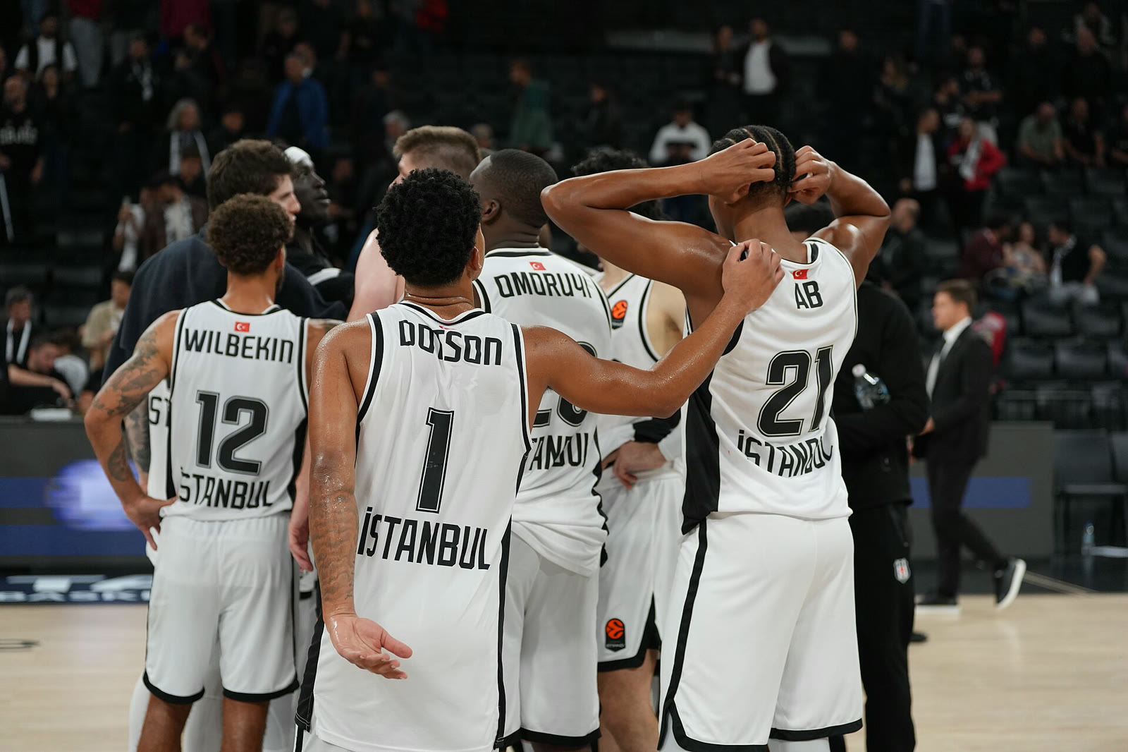 Beşiktaş Erkek Basketbol Takımı oyuncuları Avrupa Ligi maçında