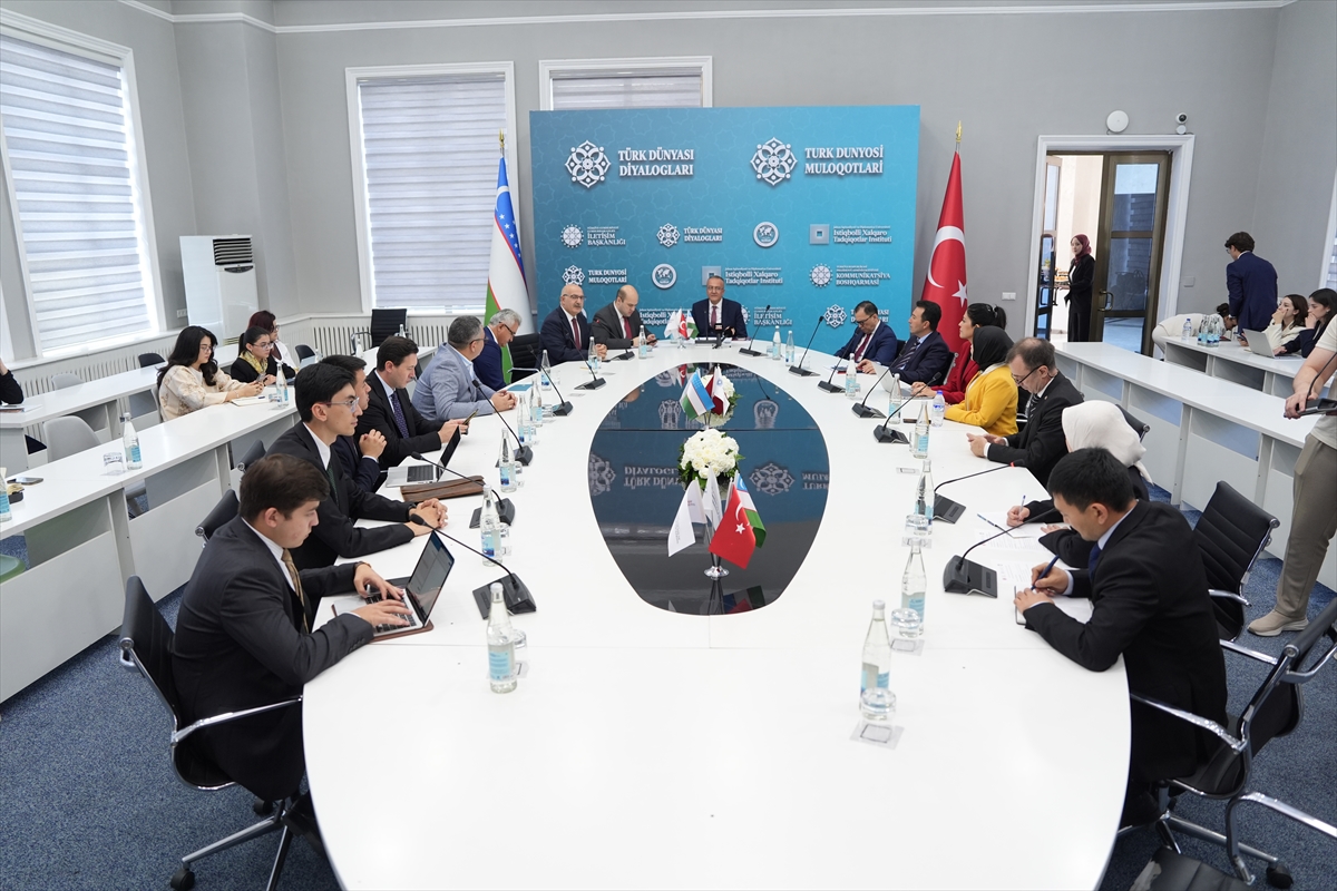 Türkiye ile Özbekistan heyetleri arasındaki toplantı