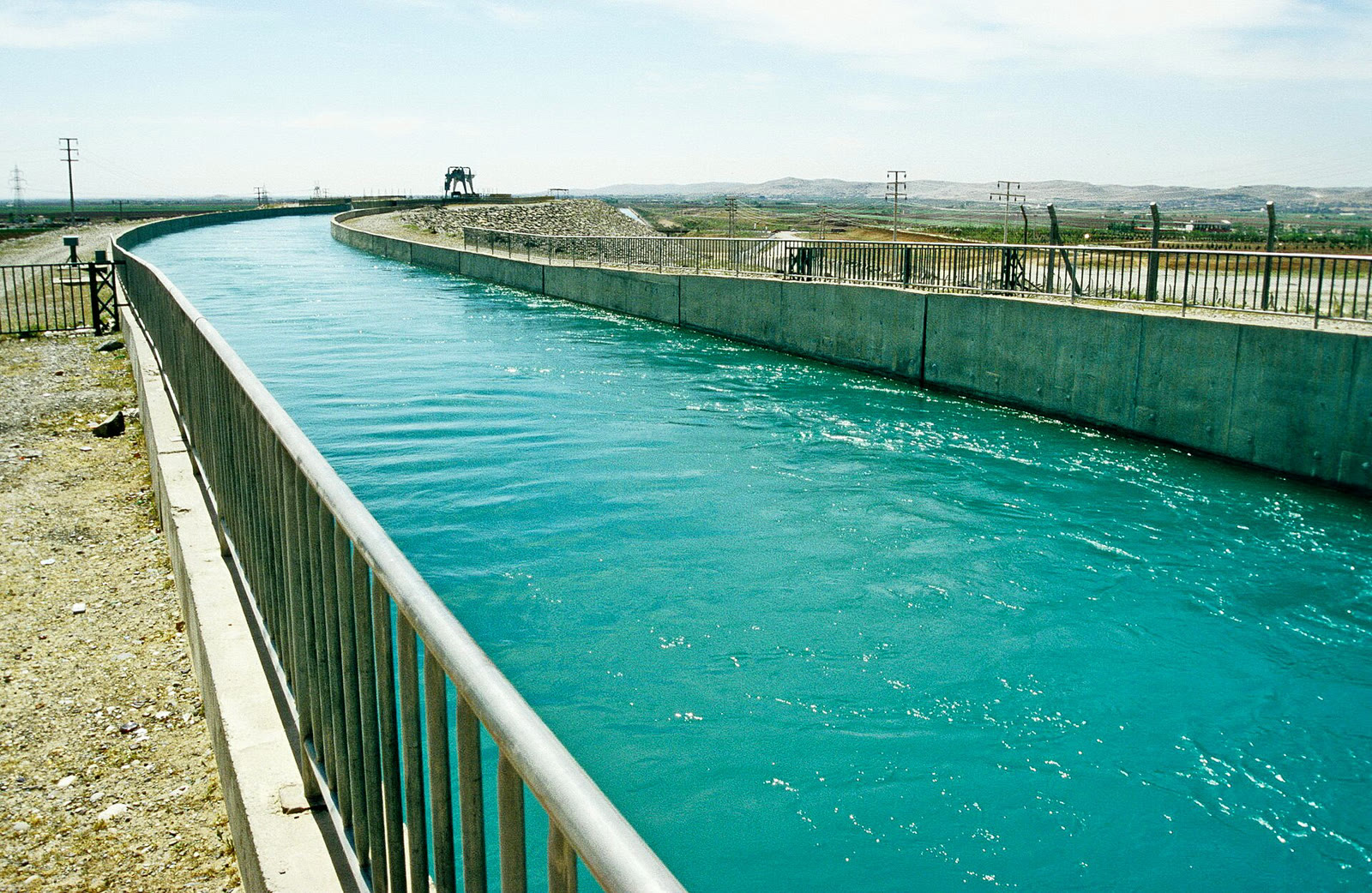 Harran Ovası'ndaki GAP sulama ana kanalı (arşiv)