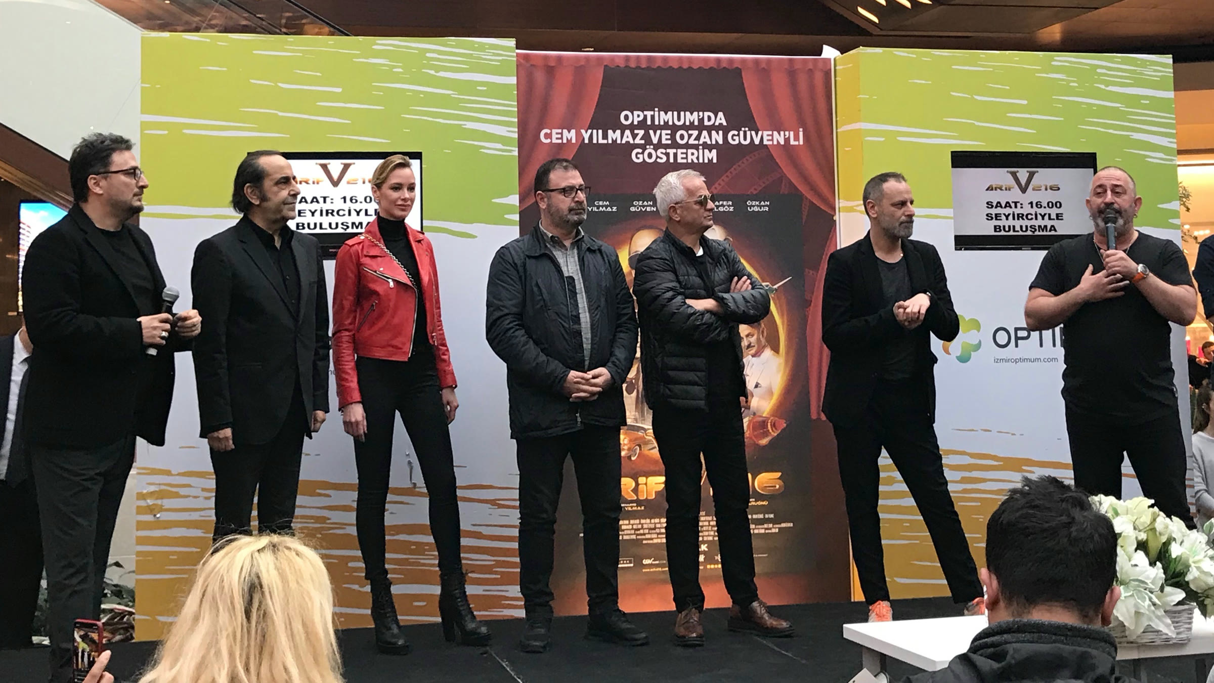 Ozan Güven, Arif V 216 filminin İzmir galasında (arşiv)