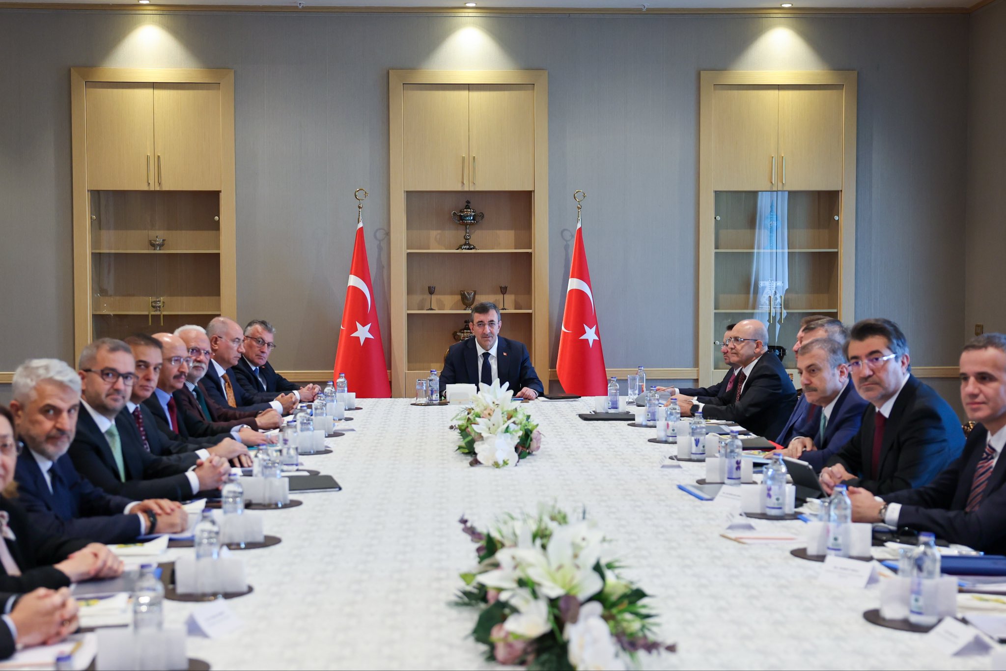 Cumhurbaşkanı Yardımcısı Cevdet Yılmaz başkanlığında toplanan Fon Koordinasyon Kurulu (arşiv)