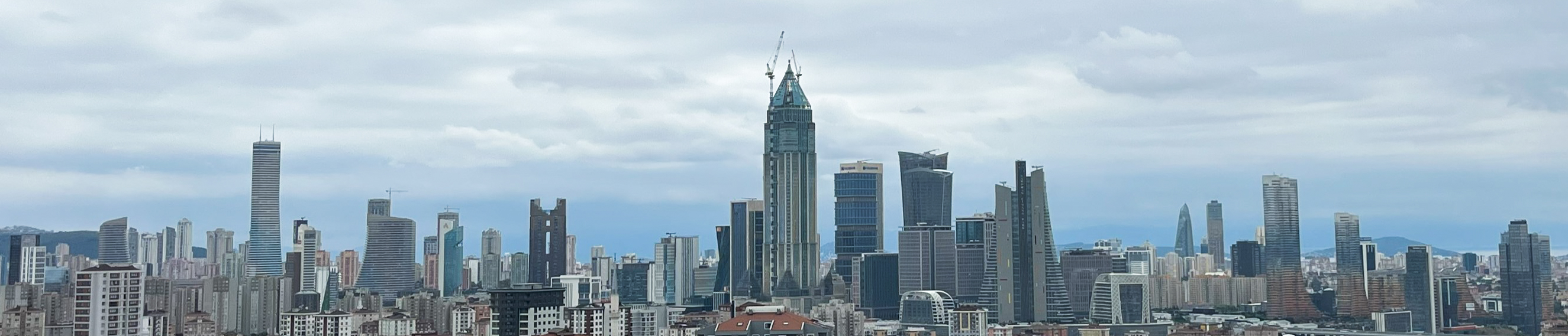 Ataşehir’deki İstanbul Finans Merkezi silueti