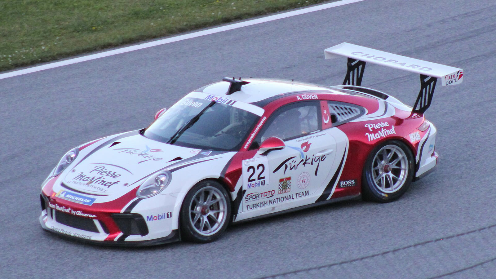 Ayhancan Güven, Porsche Supercup'ta Türkiye renkli aracıyla (2019, arşiv)