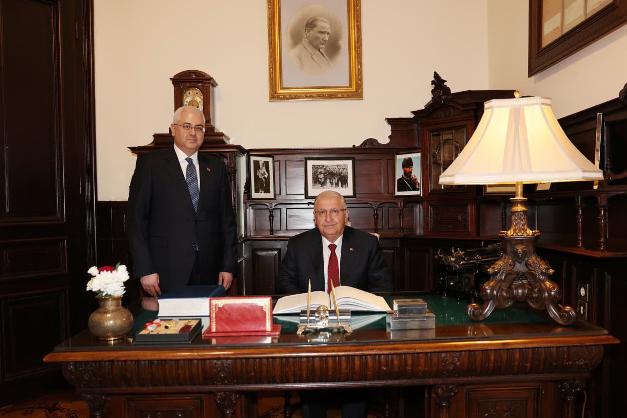 Defense Minister Güler signs the guestbook at the Sofia Embassy