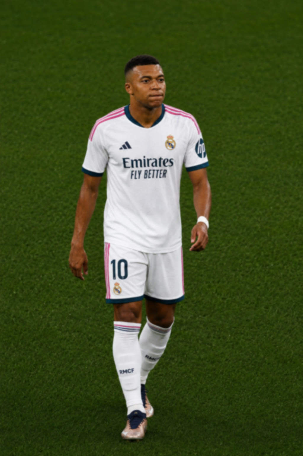 Real Madrid forması giyen Kylian Mbappe (arşiv)