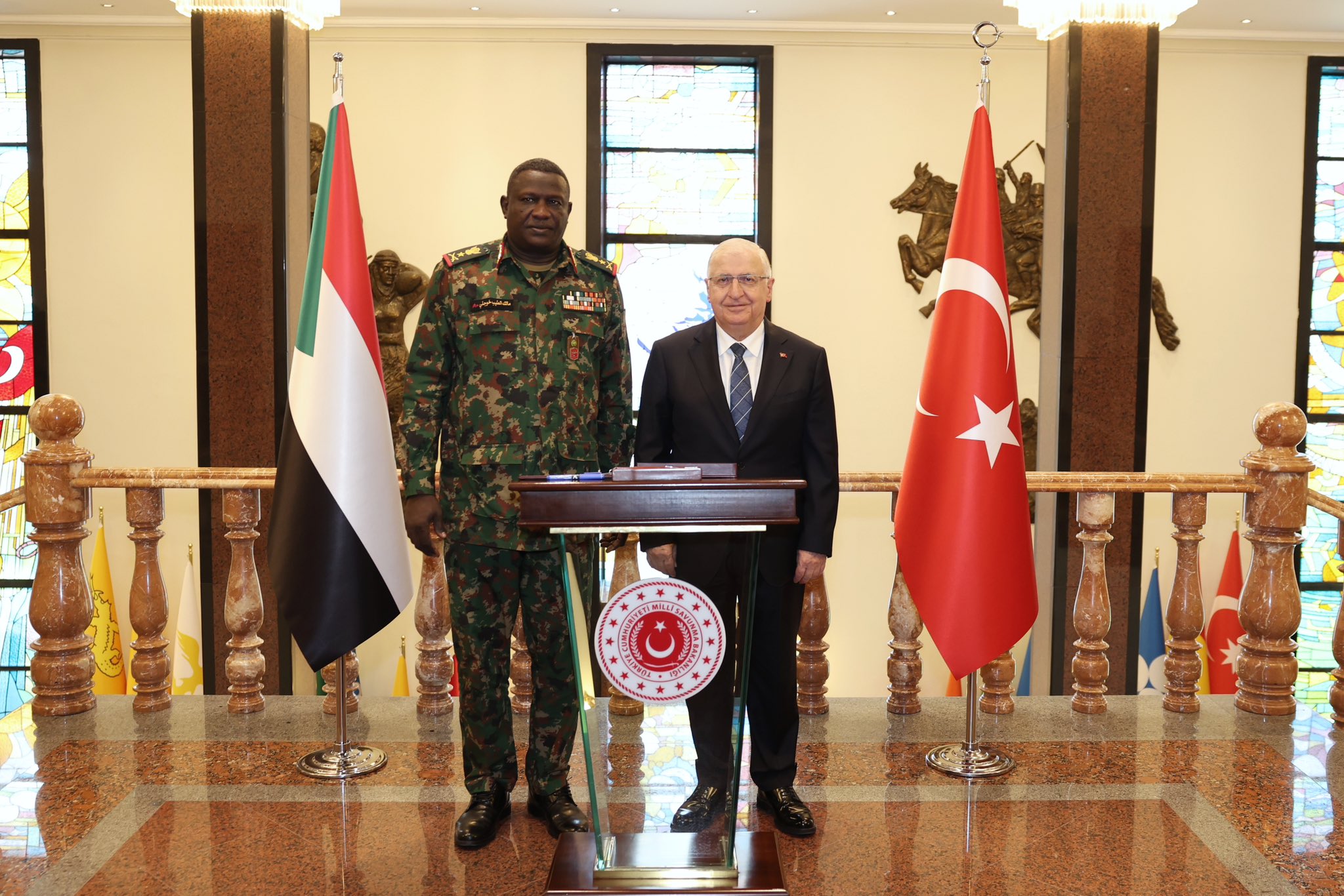 Millî Savunma Bakanı Yaşar Güler ve Sudan Kara Kuvvetleri Komutanı Alneil