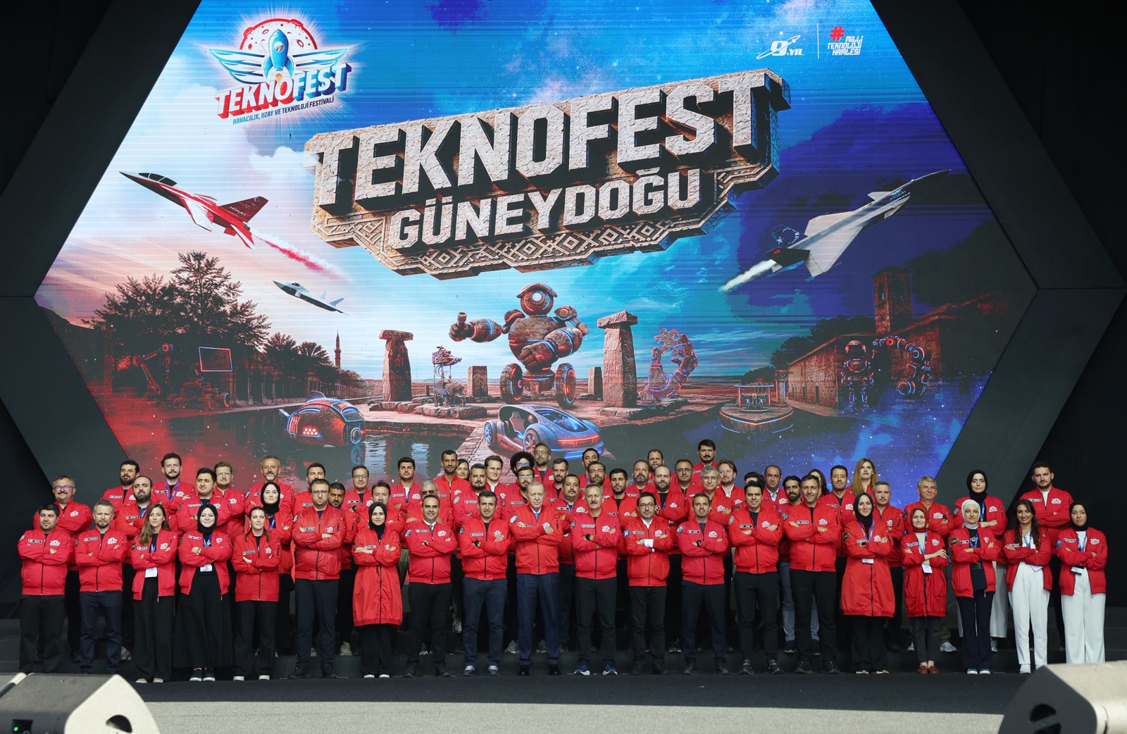 TEKNOFEST Güneydoğu sahnesinde toplu fotoğraf