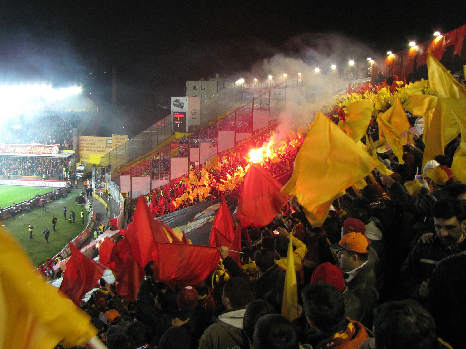 Galatasaray taraftarları (arşiv)