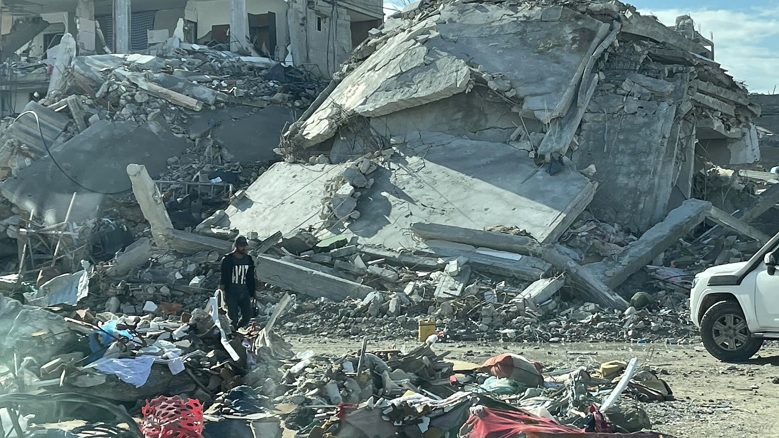 Gazze'de İsrail saldırılarında yıkılan evlerin enkazı
