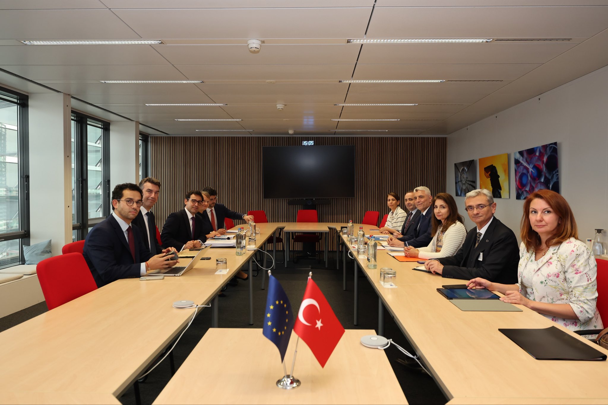 Brüksel'deki heyetler arası görüşme