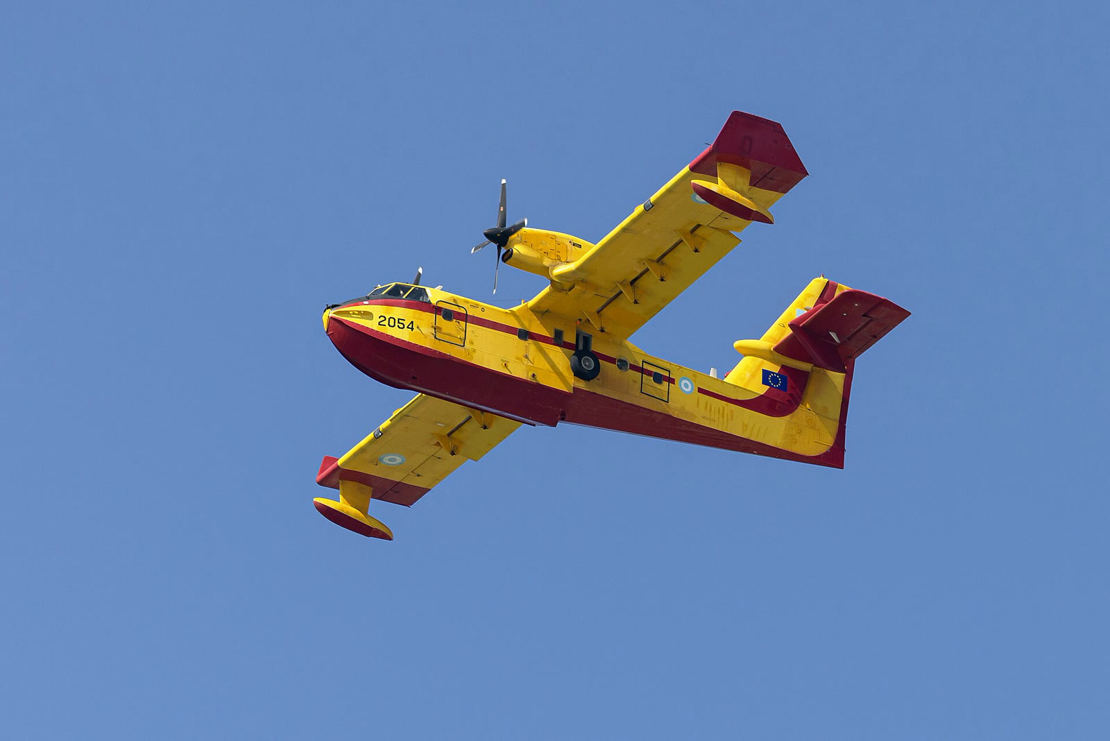 Yunan Hava Kuvvetlerine ait Canadair CL-415 yangın söndürme uçağı (arşiv)