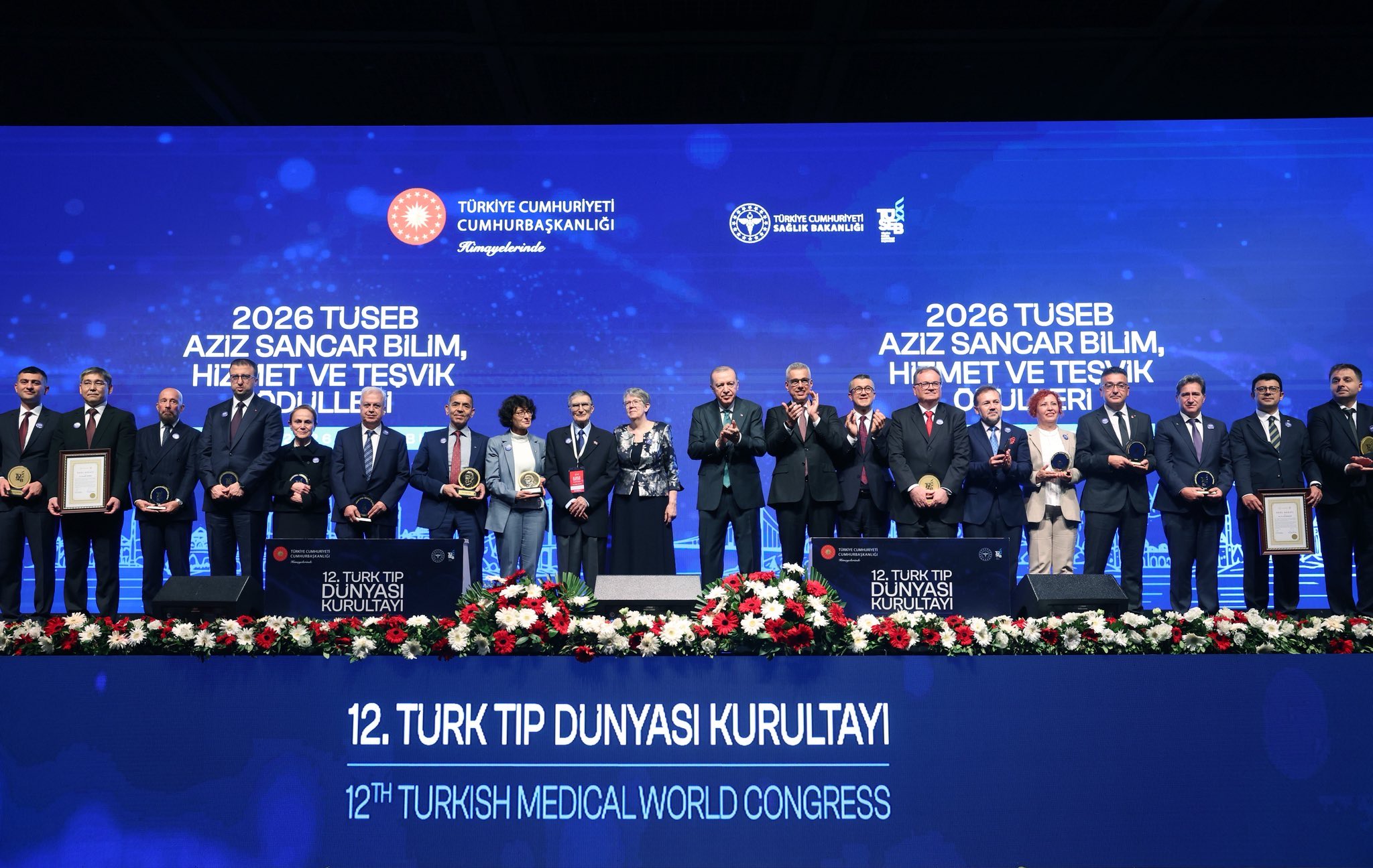 12. Türk Tıp Dünyası Kurultayı kapsamındaki ödül töreninde ödül sahipleri