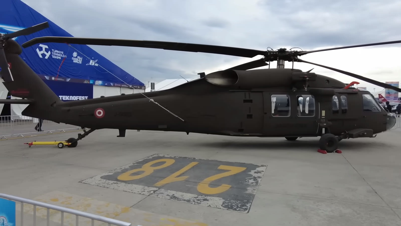 Yerli üretim T-70 helikopteri, TEKNOFEST 2023'te sergilenirken (arşiv)