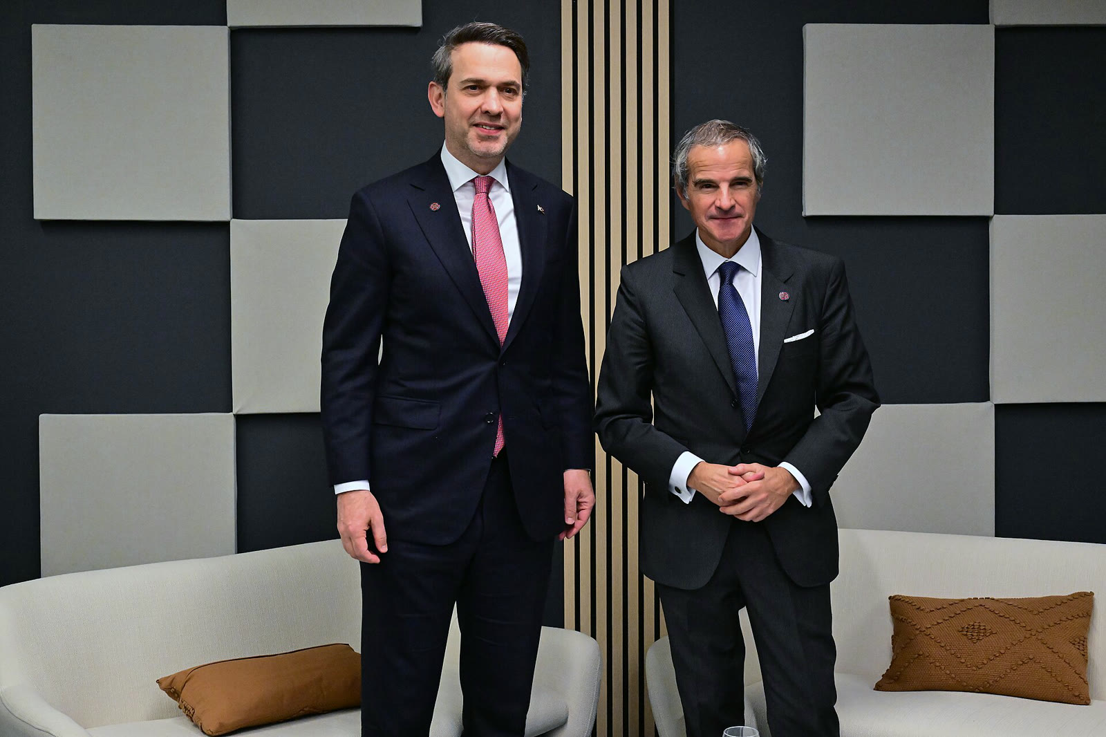 Bakan Bayraktar ve Uluslararası Atom Enerjisi Ajansı Genel Direktörü Rafael Grossi (arşiv)