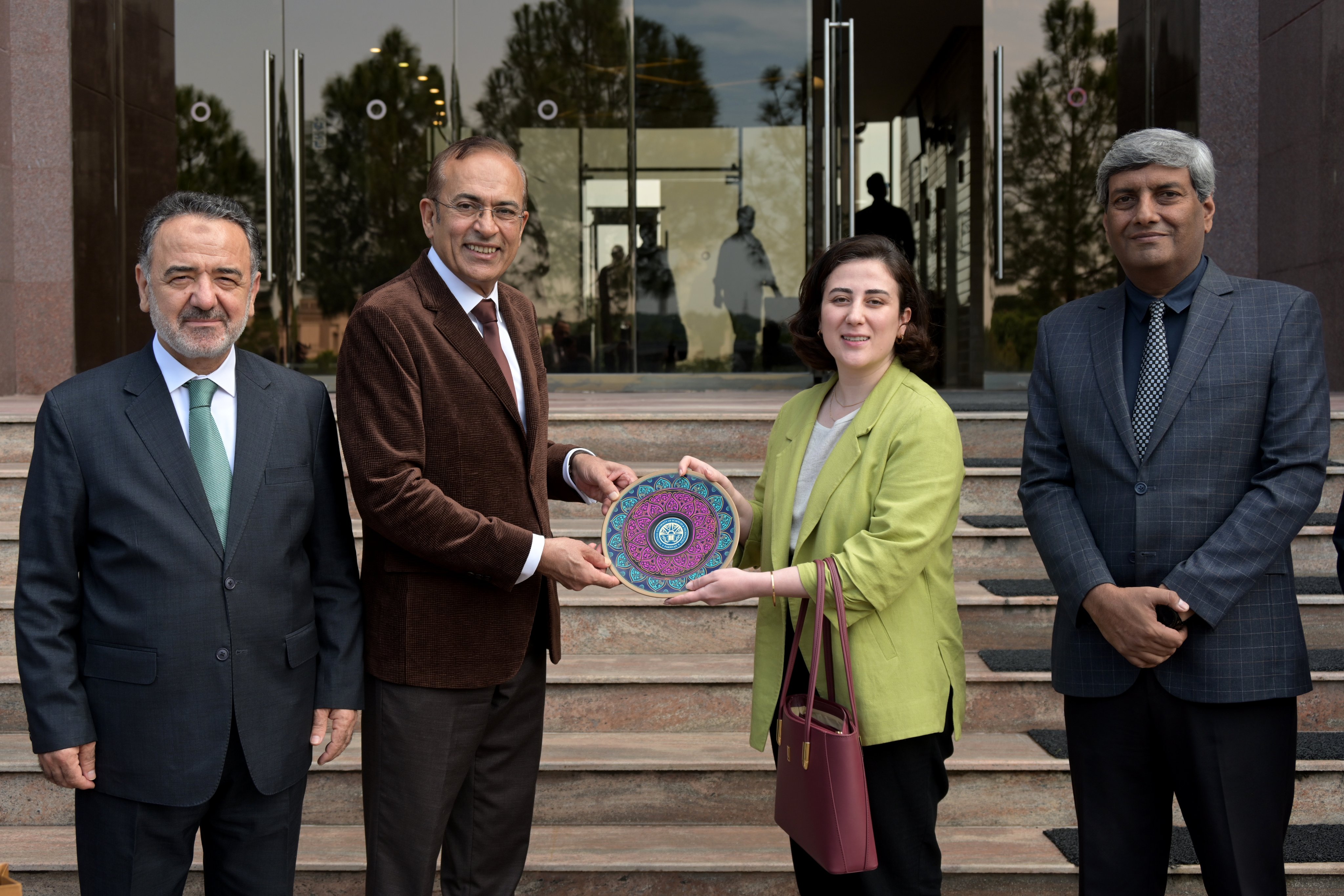 TİKA heyeti ve NUST yetkilileri İslamabad'daki kampüste