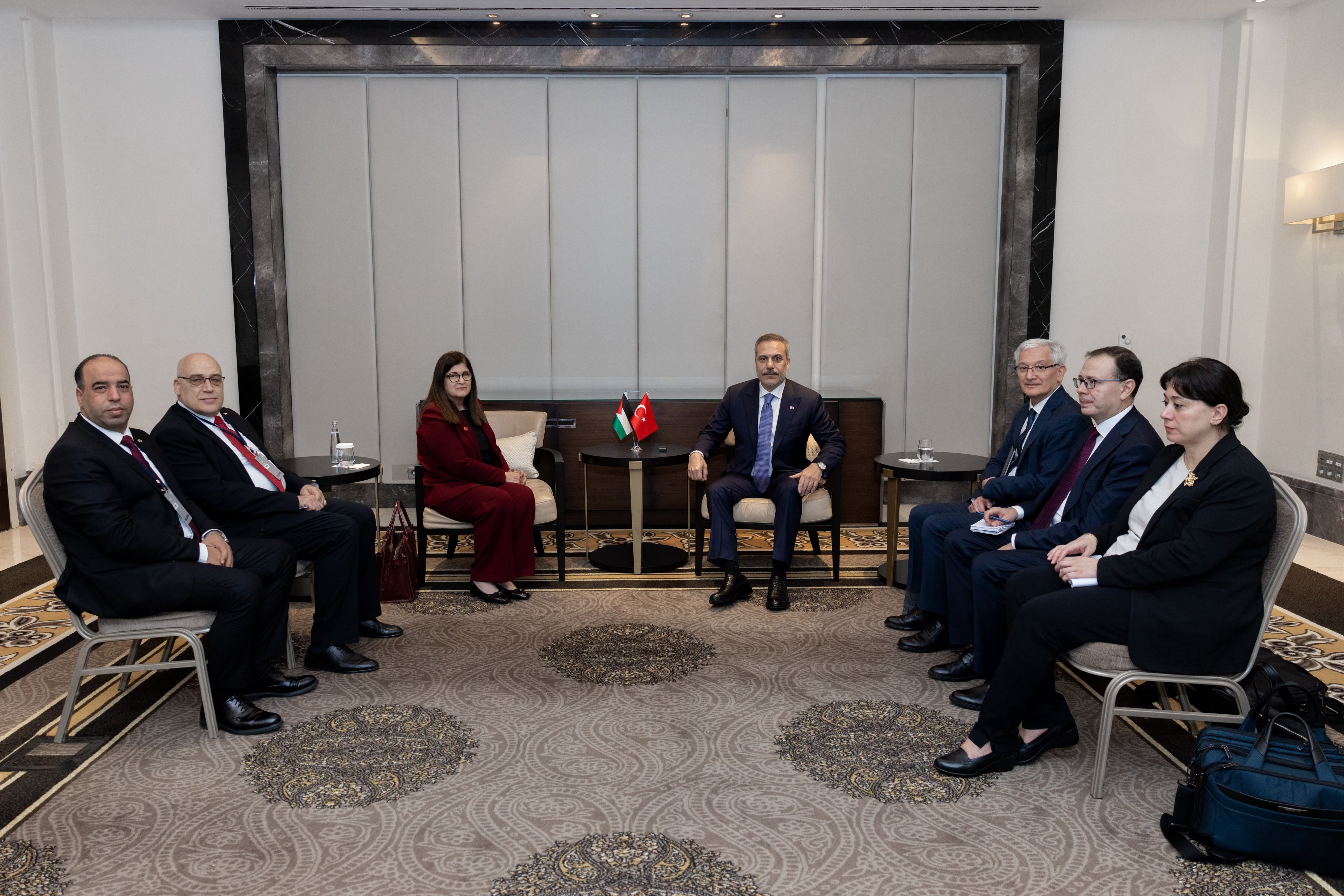 الوفدان التركي والفلسطيني خلال اللقاء في إسطنبول