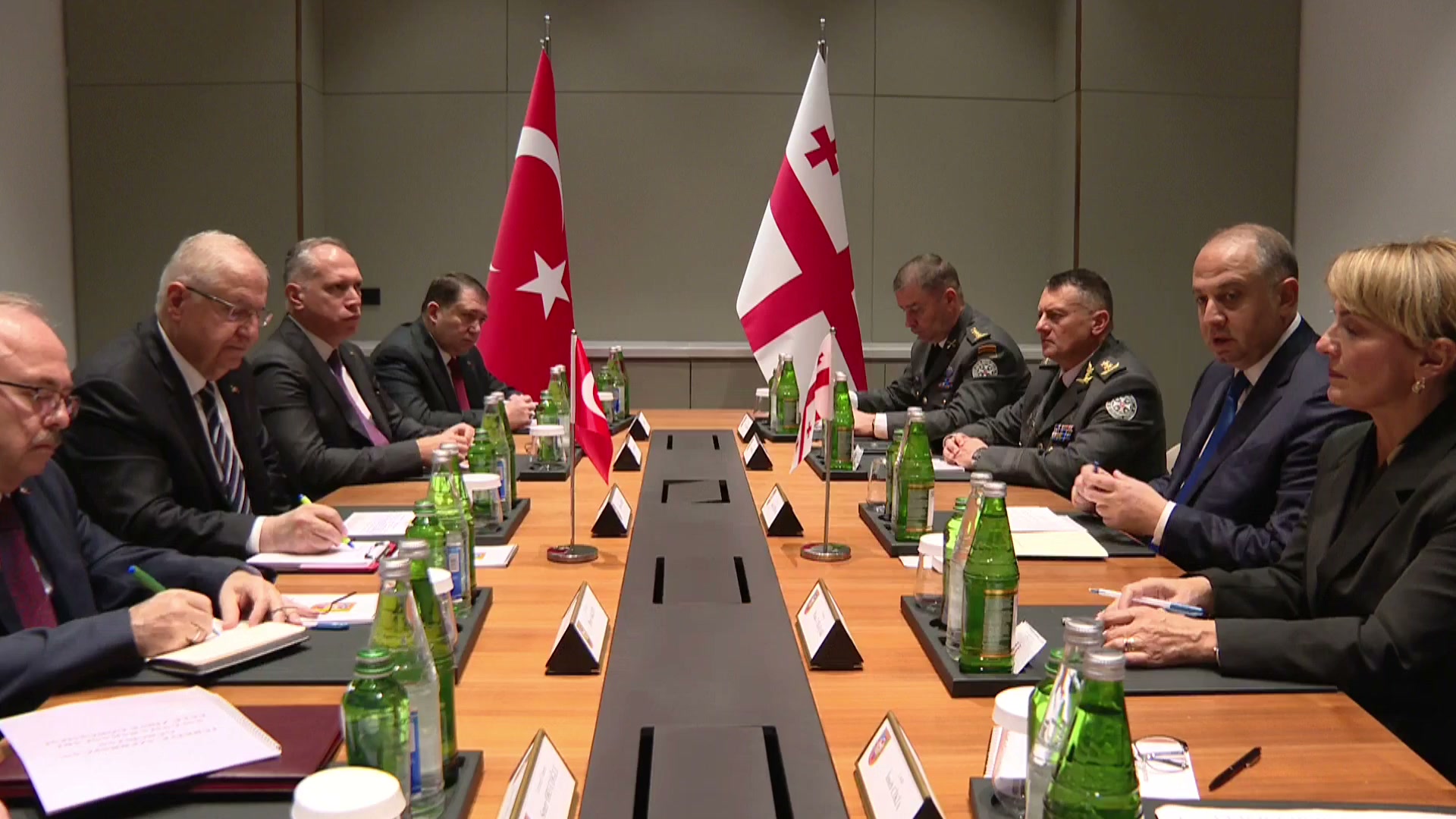 Türkiye ve Gürcistan heyetleri arasındaki ikili görüşme