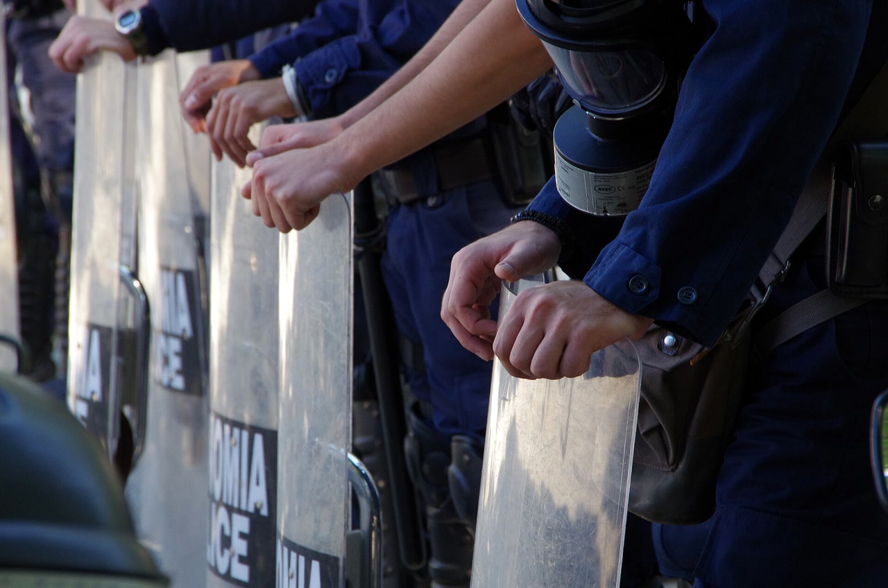 Atina'da Sintagma Meydanı yakınında görev yapan çevik kuvvet polisleri (arşiv)