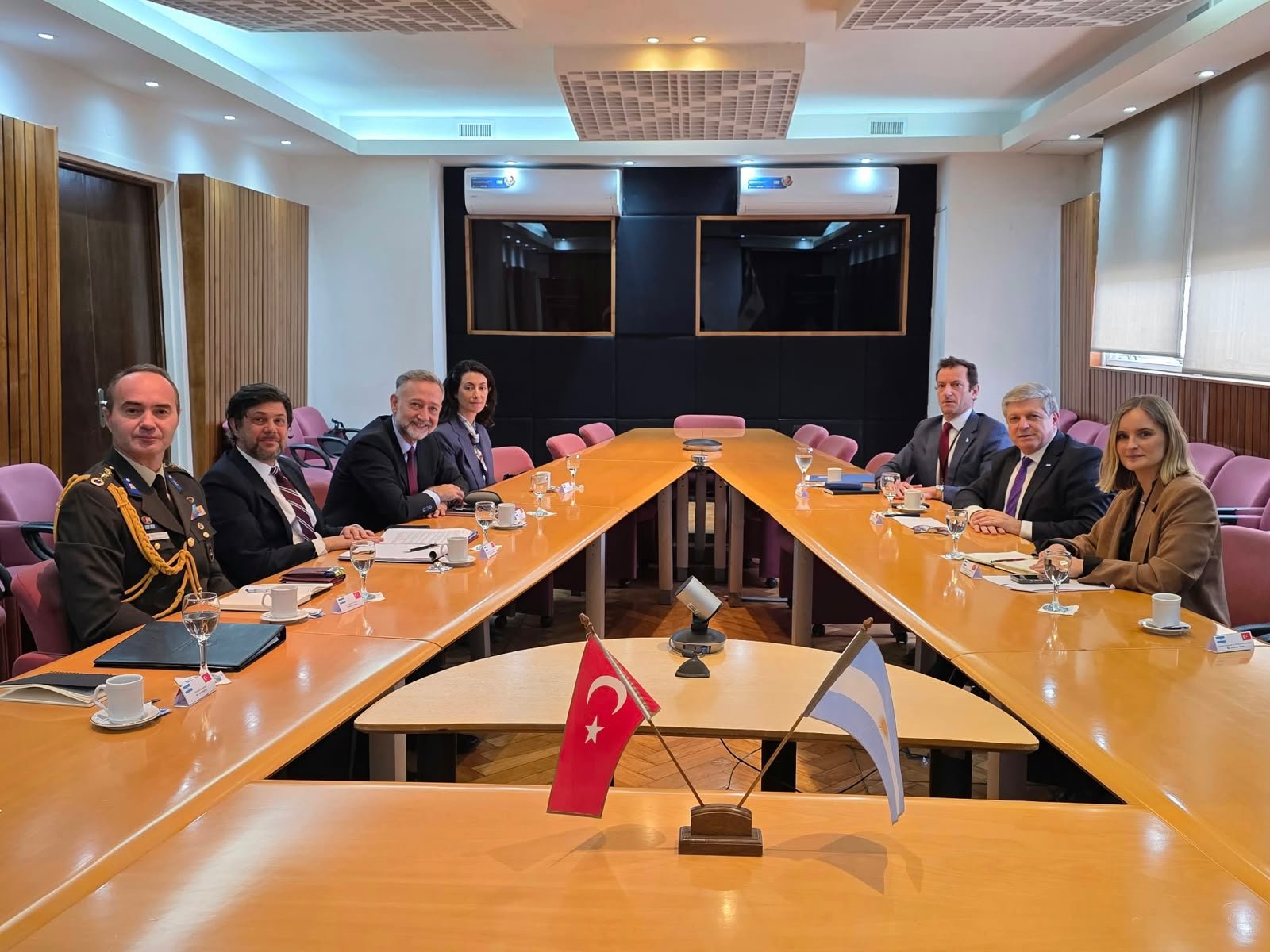 Türkiye ve Arjantin heyetleri görüşme masasında
