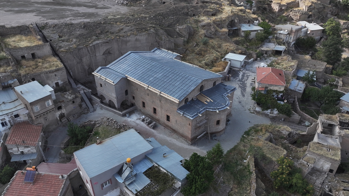 İncesu ve restore edilen kilisenin havadan görünümü