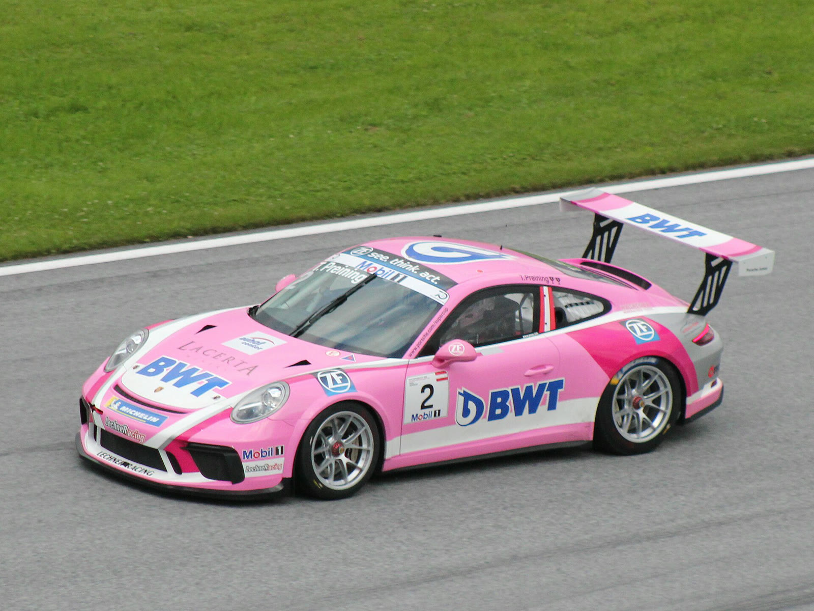 Porsche Supercup’ta yarışan bir otomobil (arşiv)