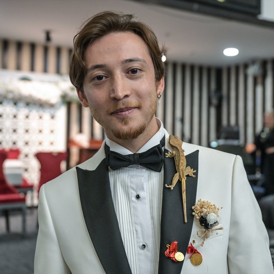 Damat, hediye edilen kertenkeleyle