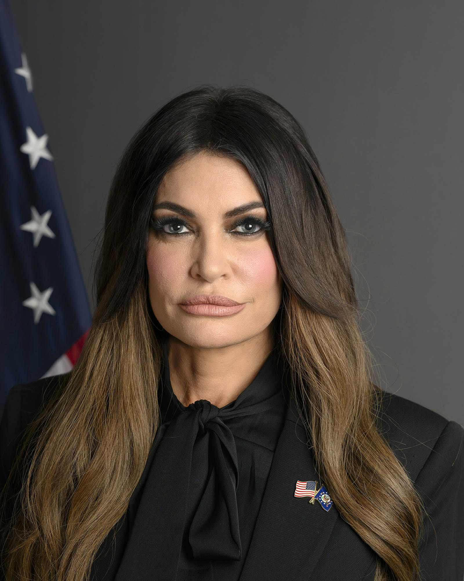 Kimberly Guilfoyle'ın resmi portresi (2025)