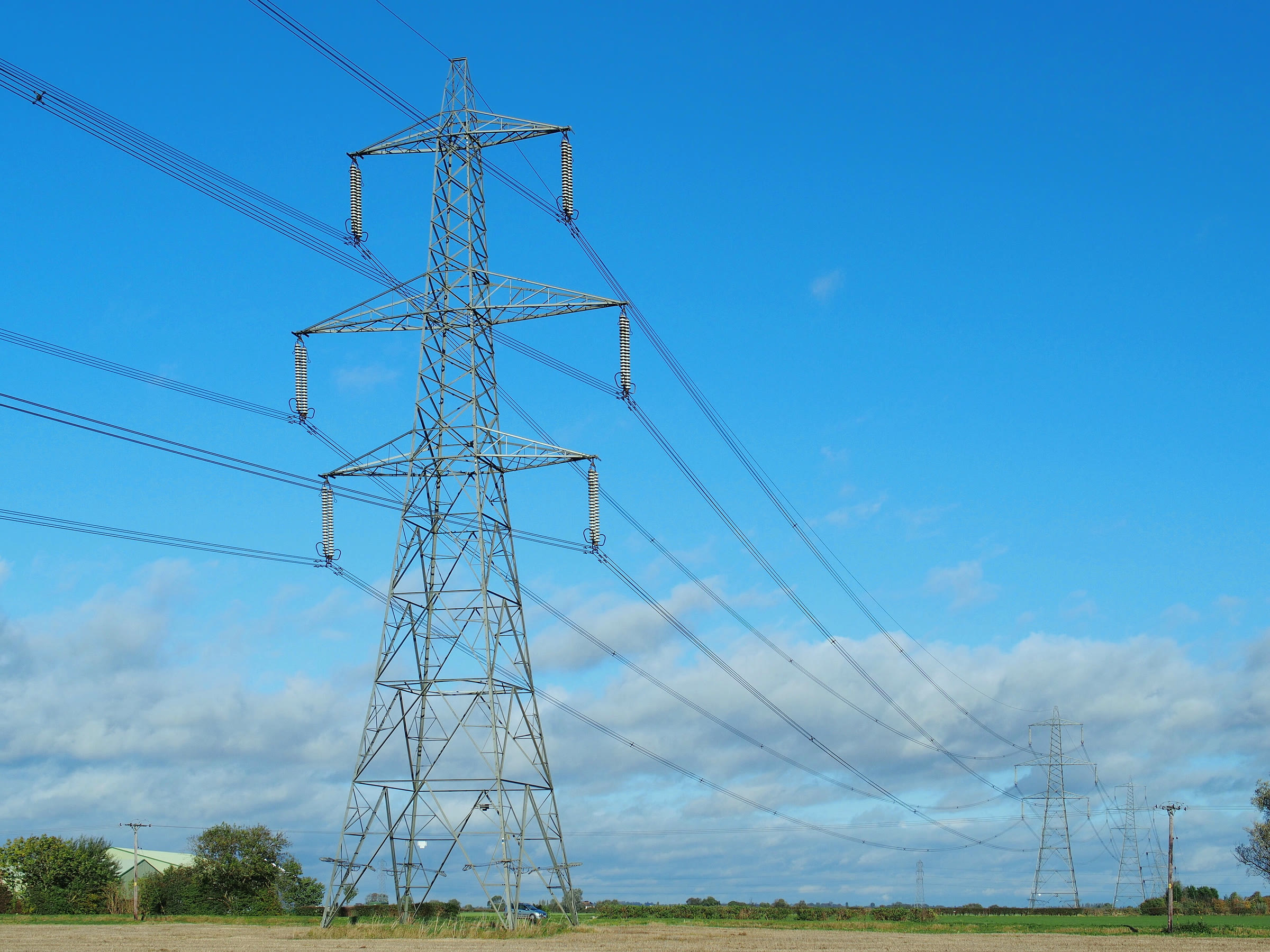 Elektrik iletim hattı (temsili)