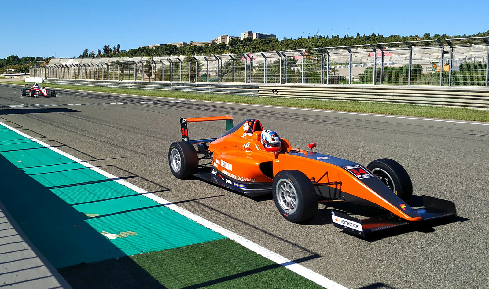Pistte bir Formula 4 aracı (arşiv)