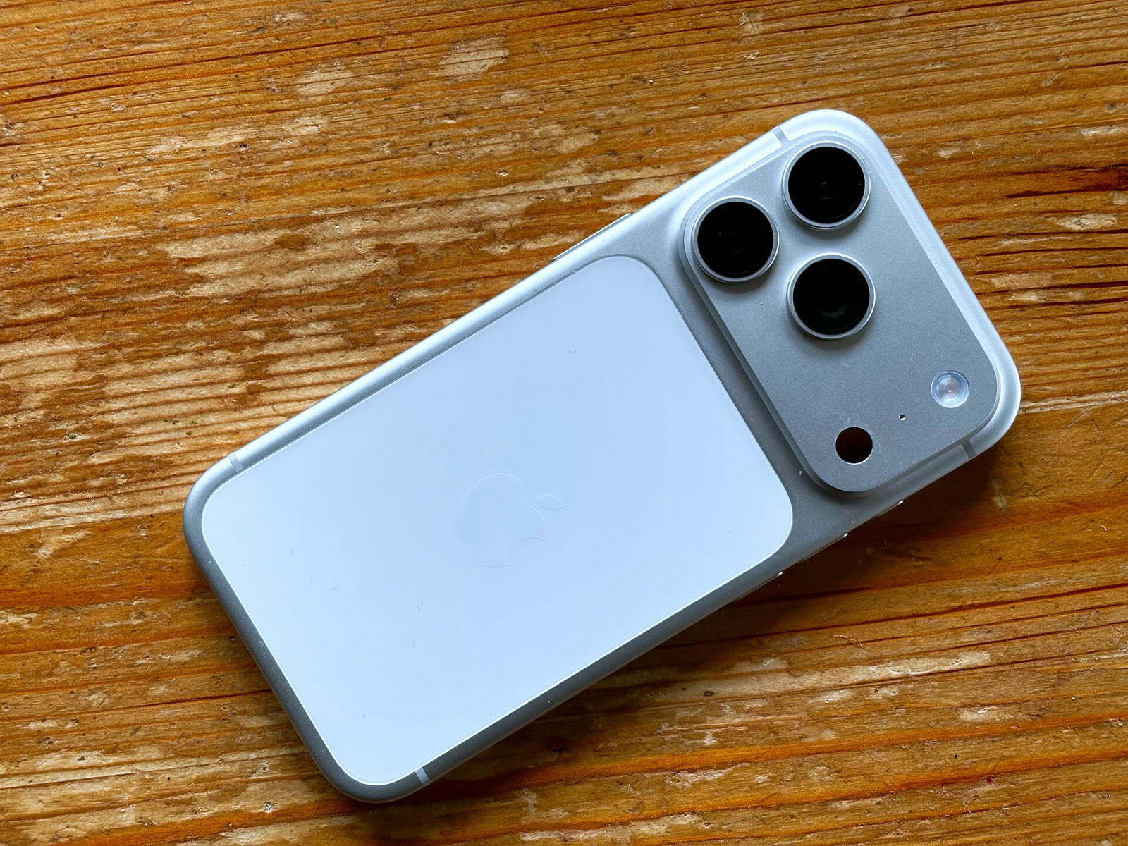 Bir önceki nesil iPhone 17 Pro (arşiv)