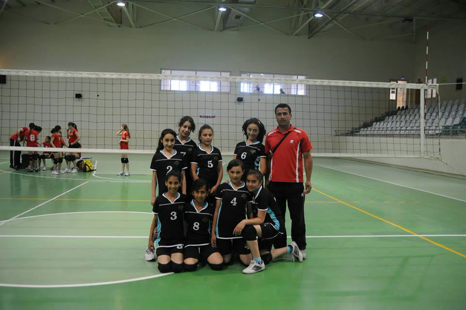 Bir ortaokulun kız voleybol takımı (arşiv)