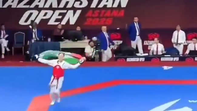 Kazakhstan Open 2025'te Filistin bayrağıyla tur atan sporcu (video karesi)