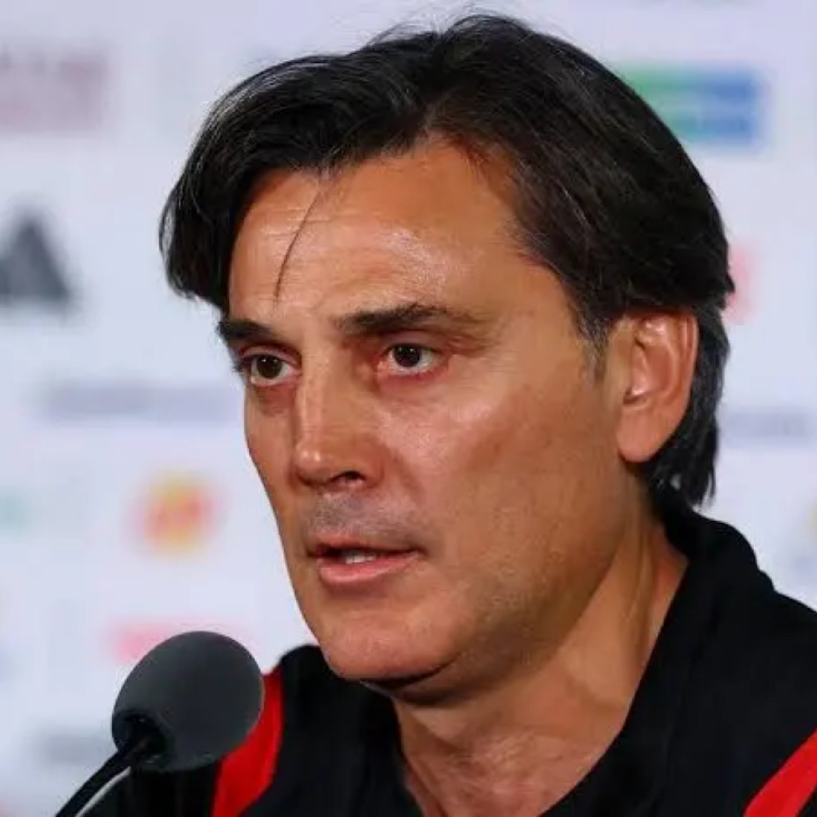 Vincenzo Montella basın toplantısında (arşiv)