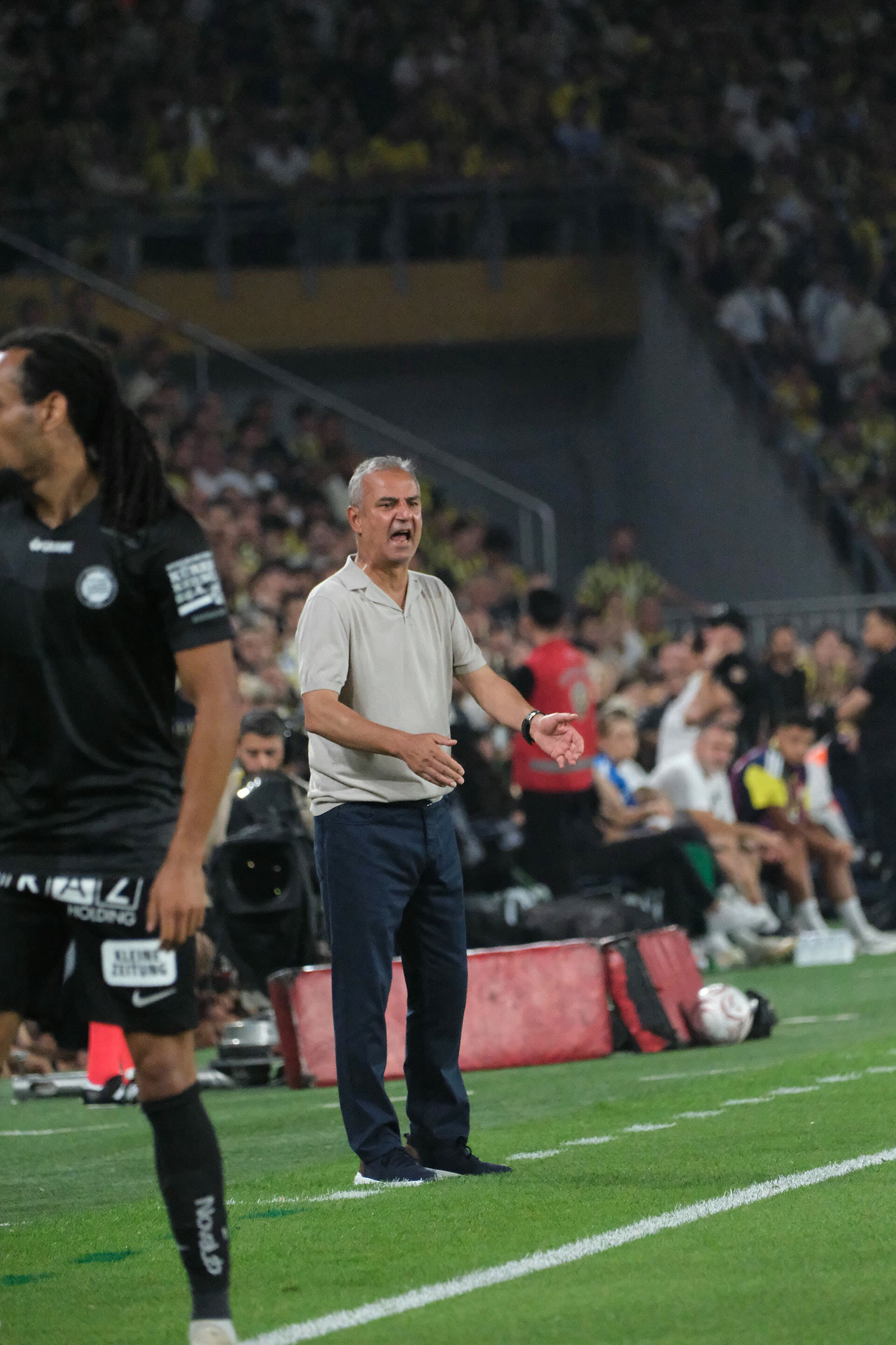 İsmail Kartal, Fenerbahçe'nin bir maçında saha kenarında (Ağustos 2026, arşiv)