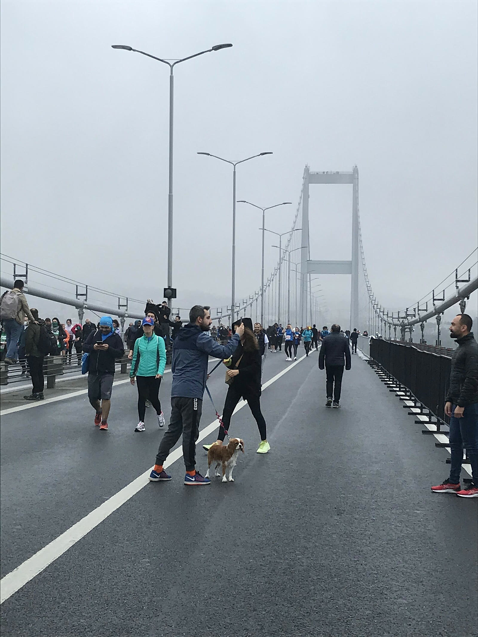 Maratonda 15 Temmuz Şehitler Köprüsü’nü geçen katılımcılar (arşiv)