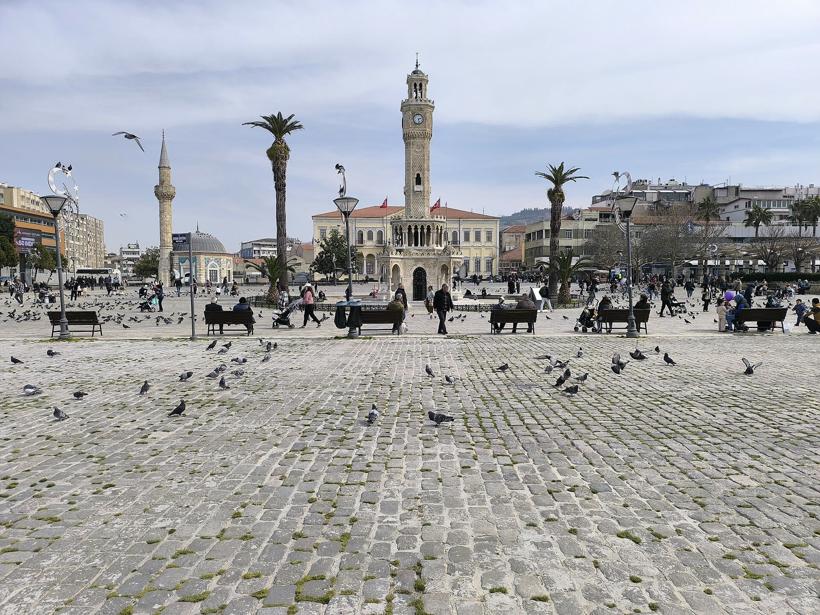 İzmir'deki Konak Meydanı ve Saat Kulesi (arşiv)