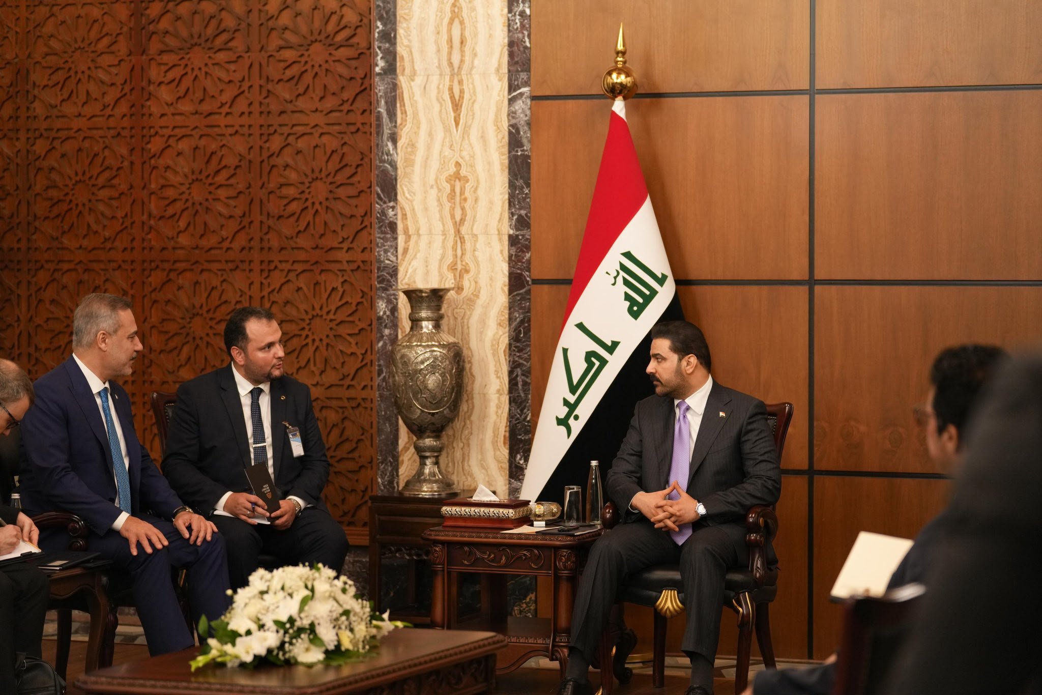 Hakan Fidan meets Iraqi Prime Minister Ali al-Zaidi in Baghdad